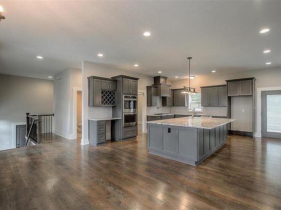 4th image of 33 I Lake Shore Dr