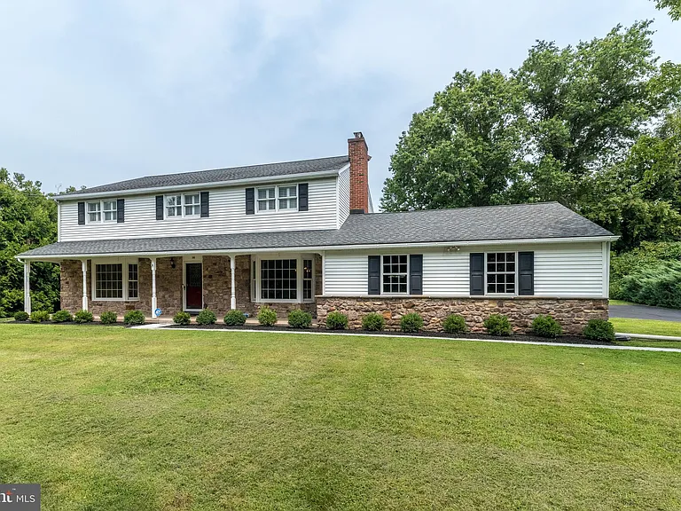 38 Chestnut Valley Dr — Photo 1