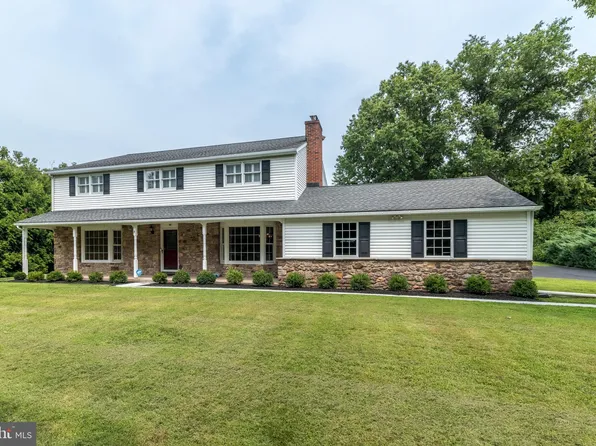 38 Chestnut Valley Dr, Doylestown, PA 18901
