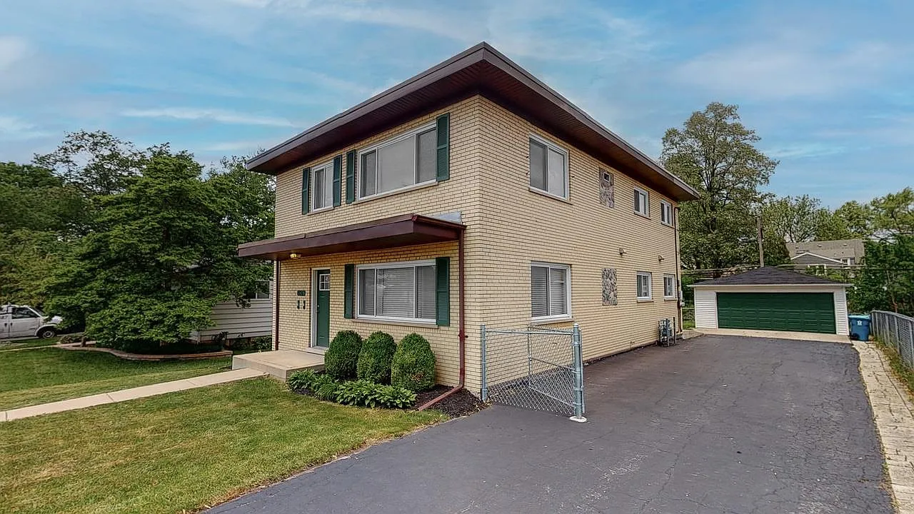2 bed, 1100 sqft, $2,600 — Photo 1