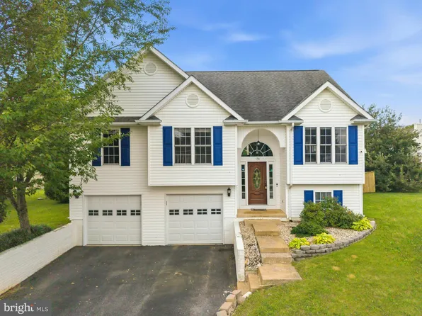 71 Thumper Dr, Ranson, WV 25438