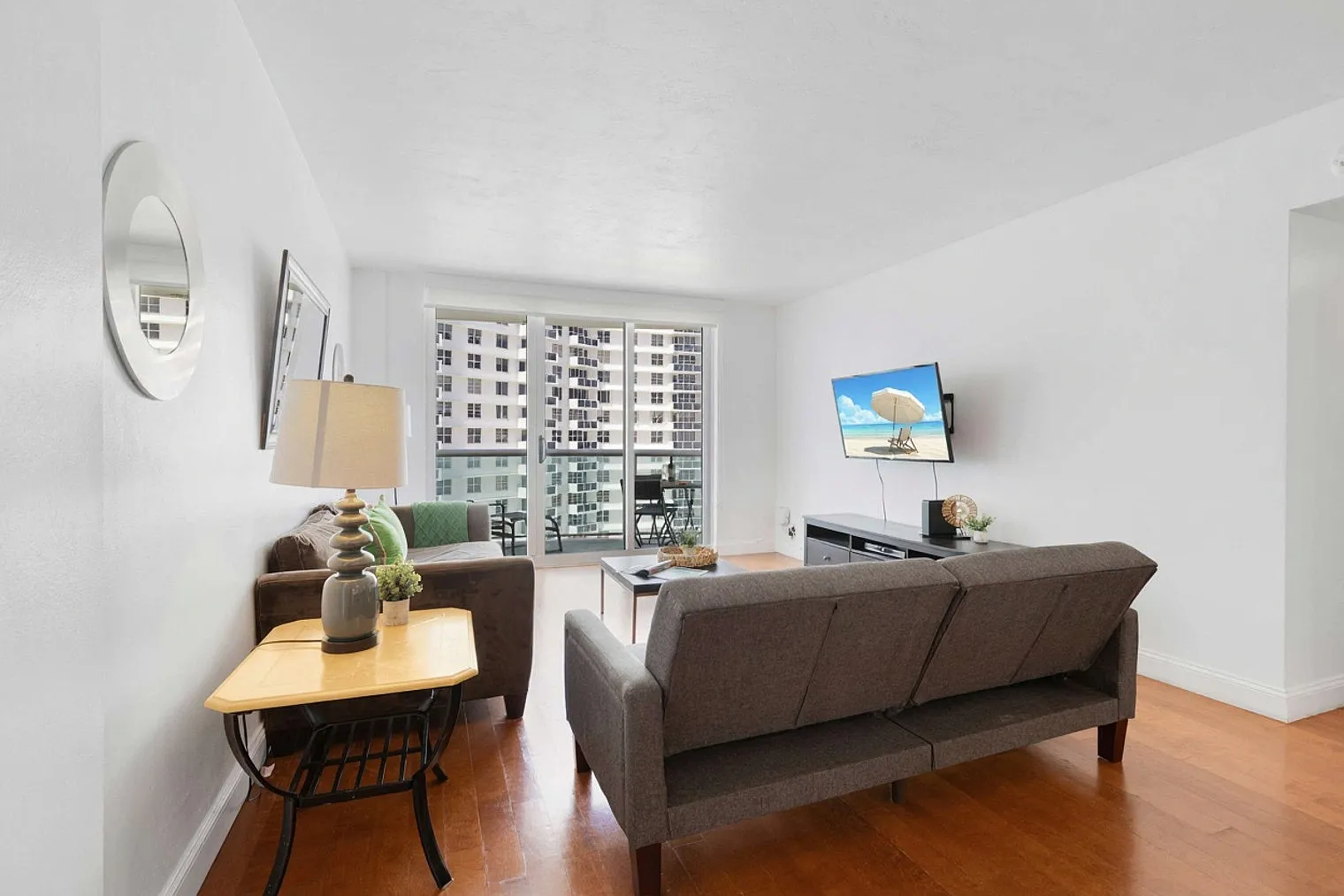 1 bed, 1.0 bath, 871 sqft, $3,105 — Photo 3