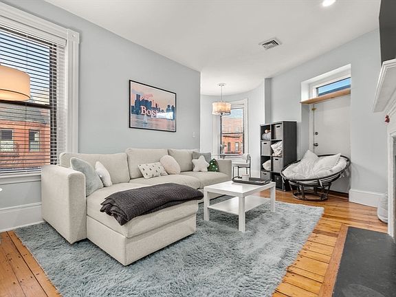 5th image of 4 Symphony Rd APT 4