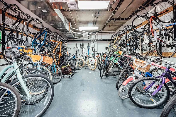 Rented by Nooklyn NYC LLC | media 21