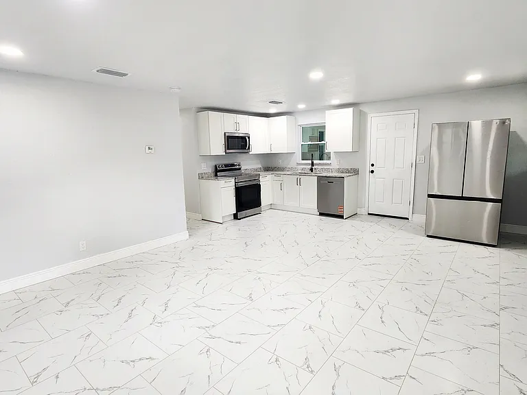 128 Kingston Ave — Photo 7