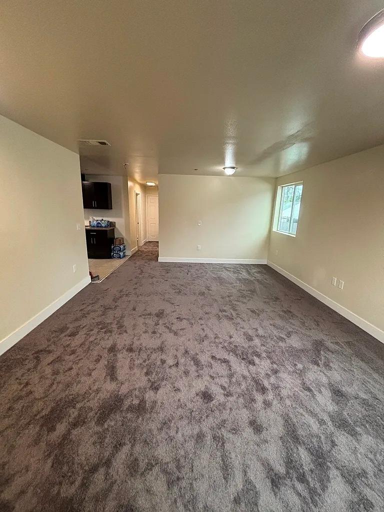 5 bed, 1777 sqft, $3,850 — Photo 2