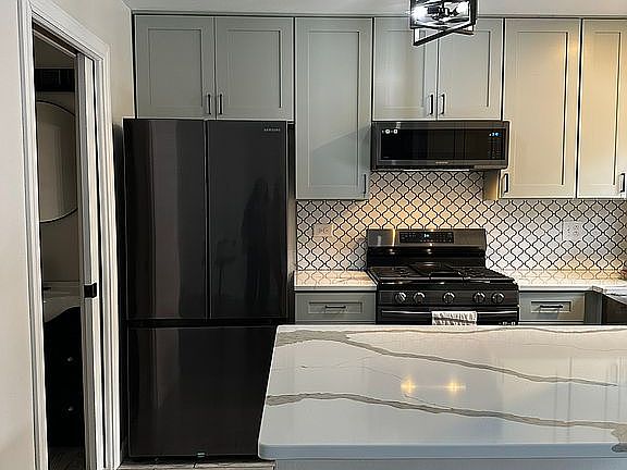 4th image of 695 Fairhaven Dr