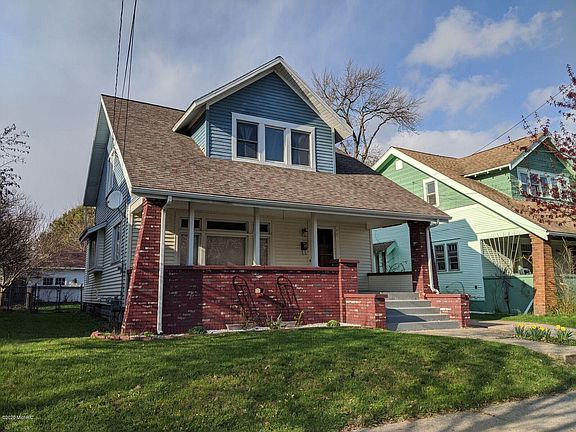 3rd image of 935 Arianna St NW