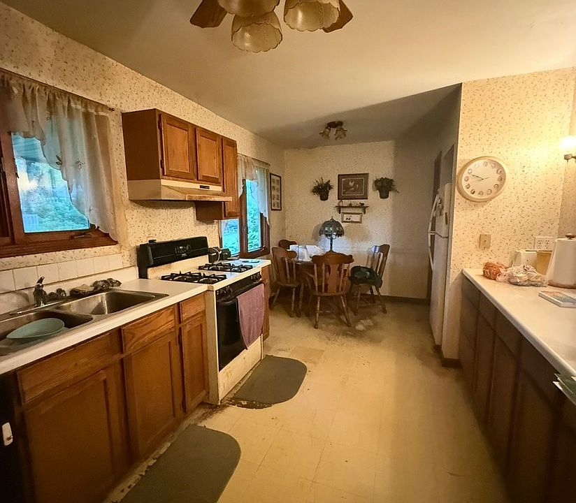 2nd image of 232 Forest View Rd