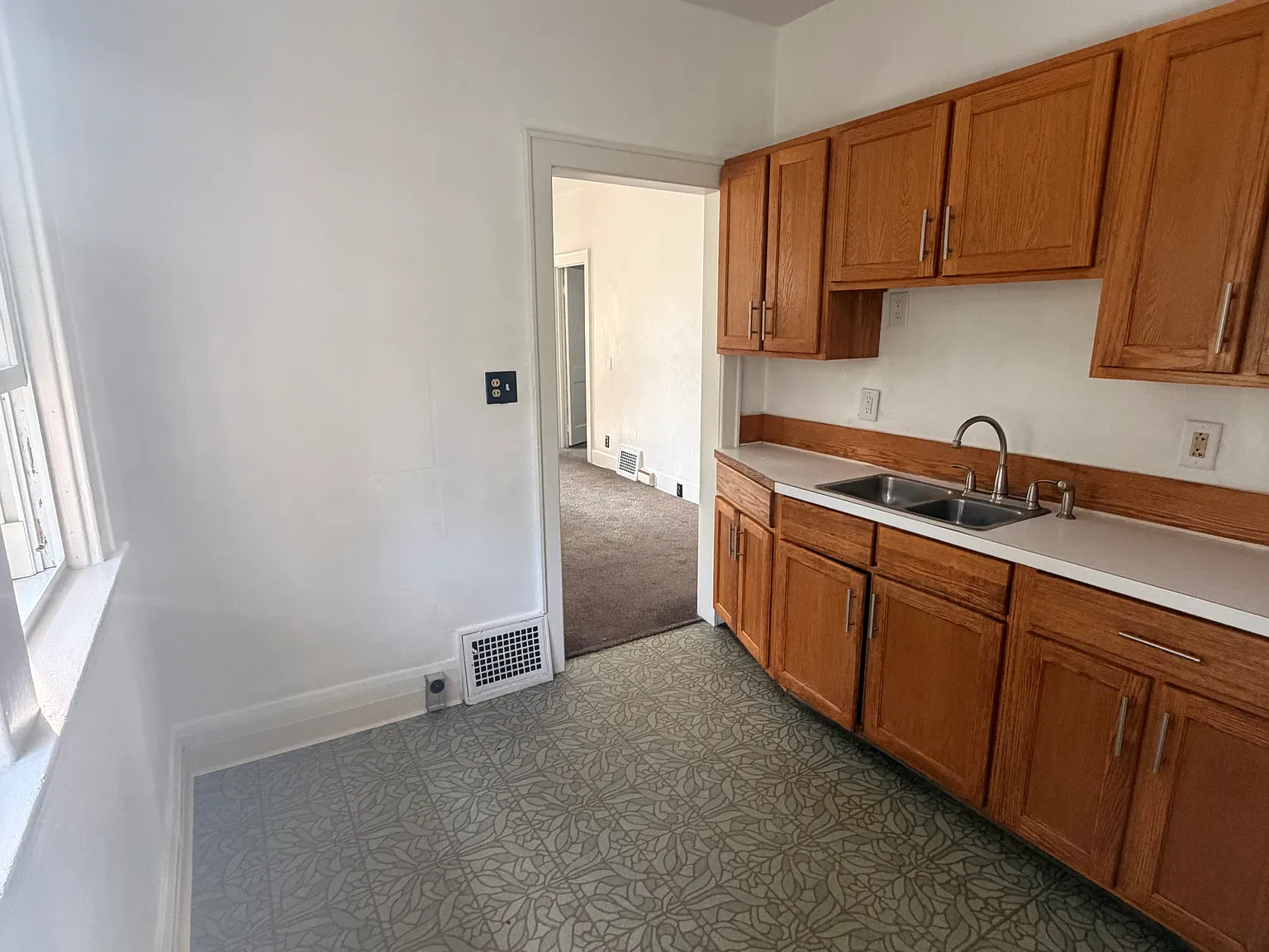 2 bed, 616 sqft, $1,300 — Photo 2