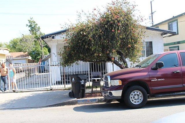 2nd image of 418 E Gage Ave