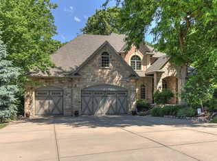 4610 Lake Forest Dr, Papillion, NE 68133