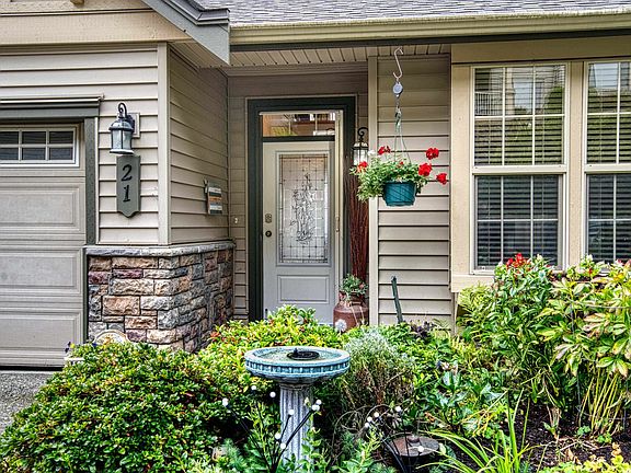 2nd image of 2842 Whatcom Rd #21