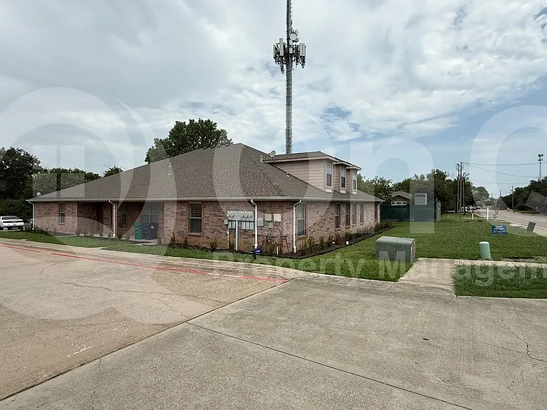 2335 N Elm St #1 — Photo 8