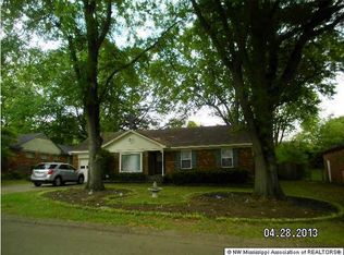 8590 Cedar Cir E, Southaven, MS 38671