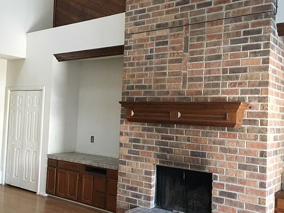 4th image of 12234 Glenview Dr