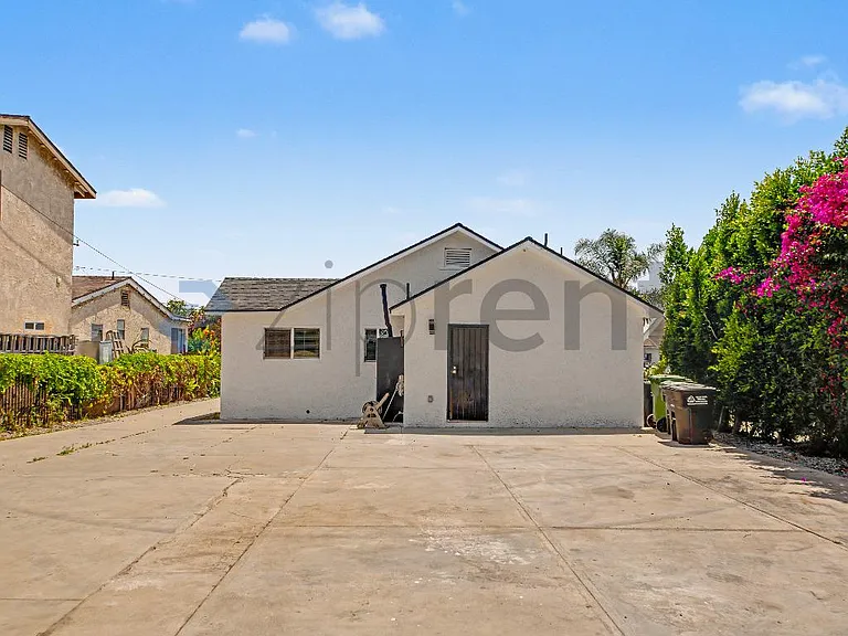 3751 E 6th St — Photo 21