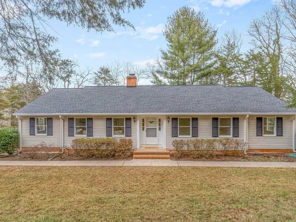 935 Emerson Dr, Charlottesville, VA 22901