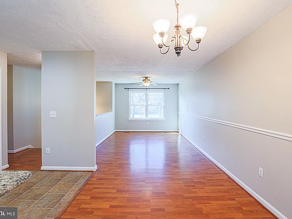 2nd image of 1521 Lochaber Ct