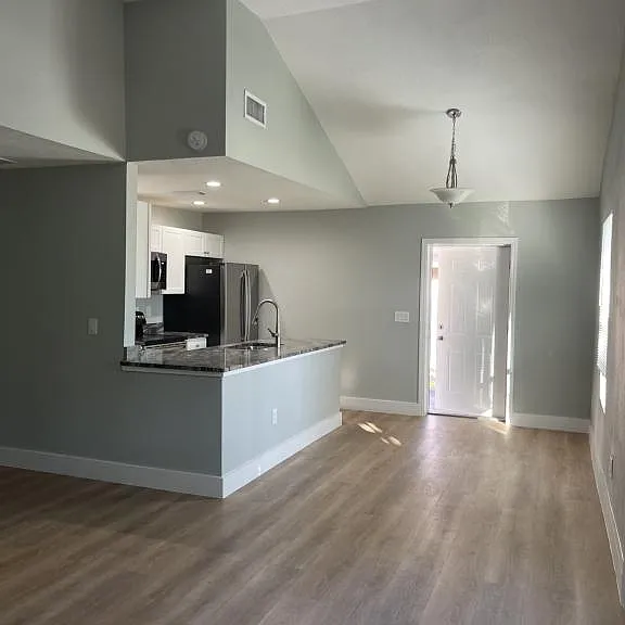 1114 Wyatt St — Photo 11