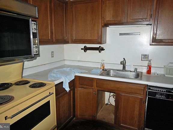 5th image of 619 Center St APT T1