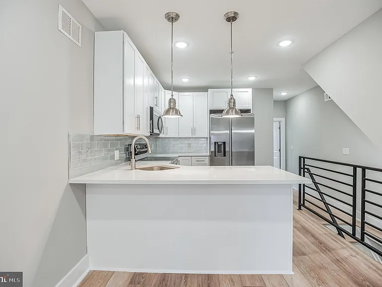2216 Emerald St #A — Photo 16
