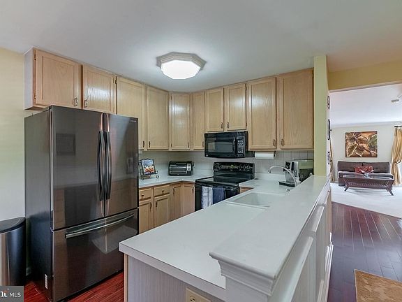 4th image of 109 Heath Ct