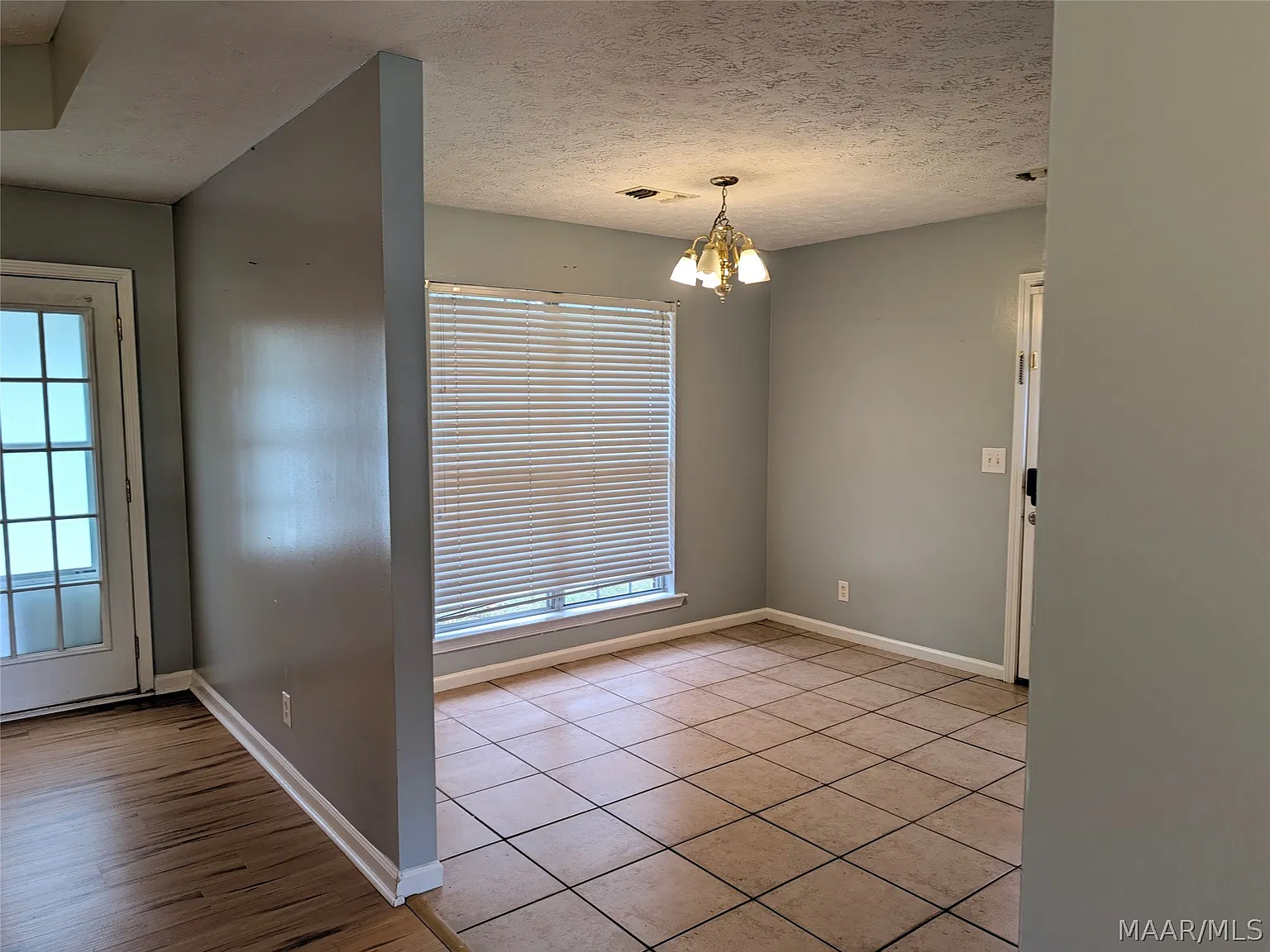 3 bed, 2.0 bath, 1447 sqft, $1,700 — Photo 3