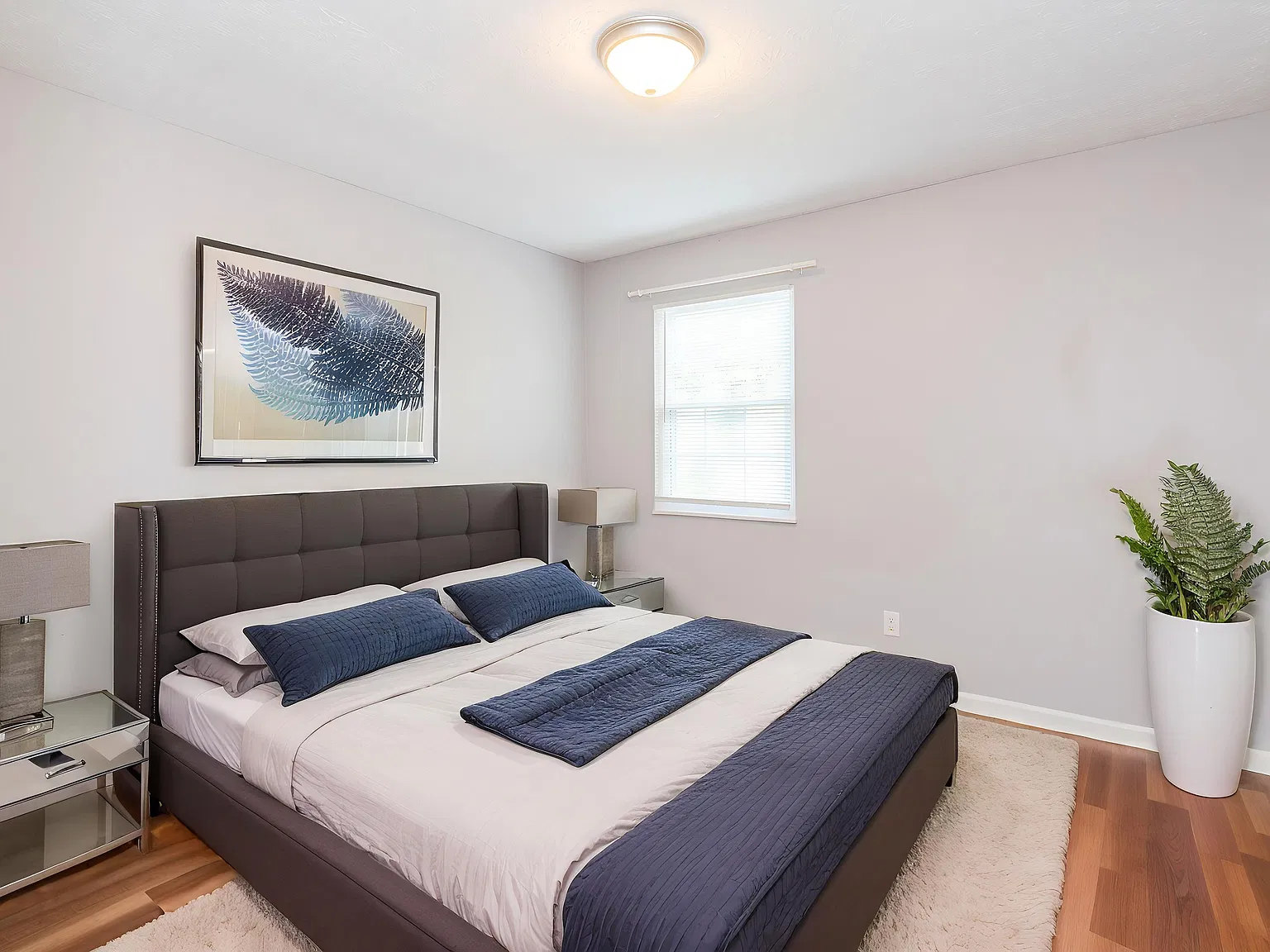 4 bed, 1988 sqft, $2,600 — Photo 2