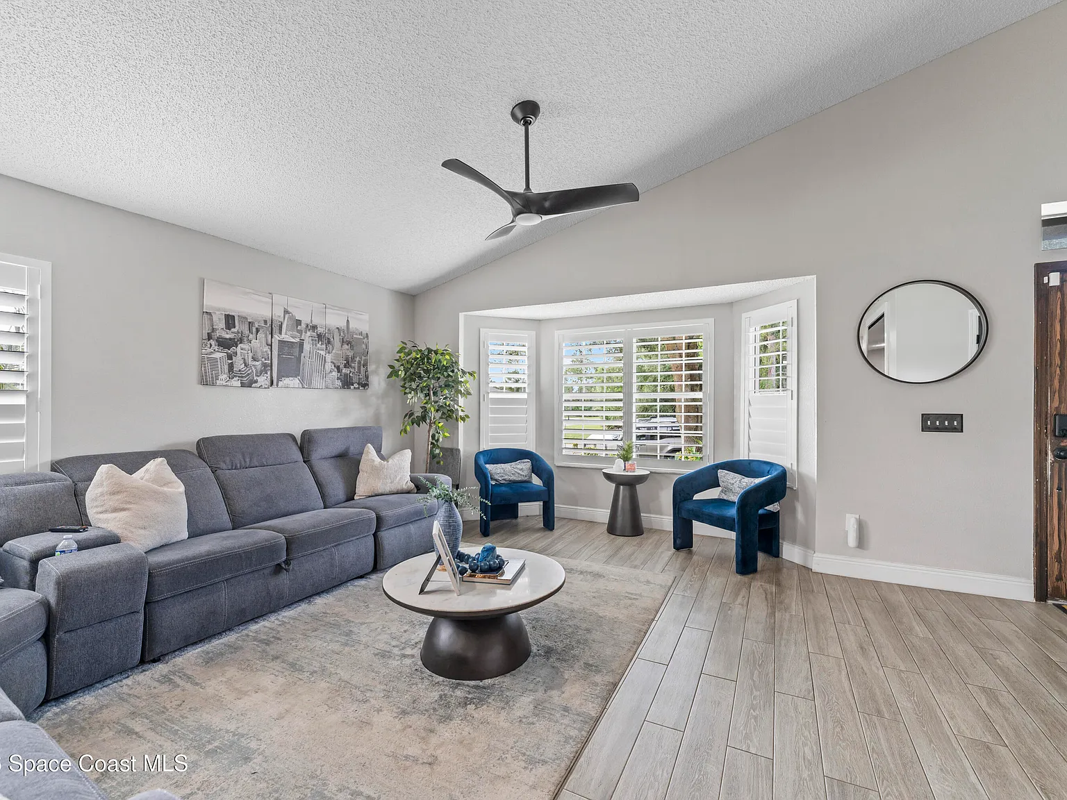 3 bed, 2.0 bath, 1808 sqft, $2,200 — Photo 4