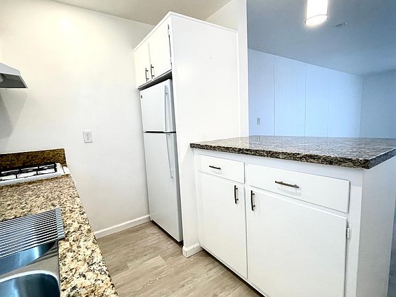 3rd image of 25091 La Cresta Dr APT B