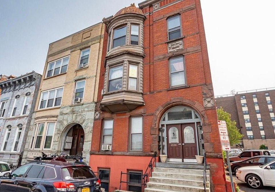 2nd image of 2134 5th Ave #1