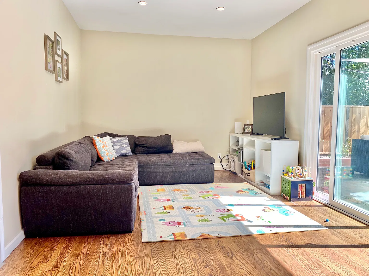 1604 Villarita Dr — Photo 2