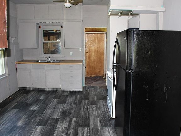 5th image of 624 N High St