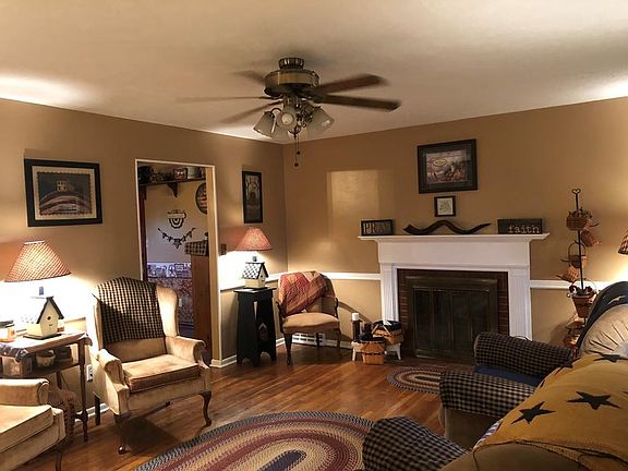 3rd image of 85 Barnhart Dr