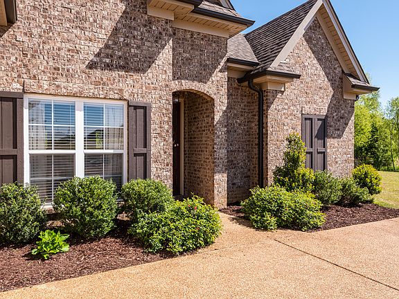 2nd image of 3186 Vineyard Dr S