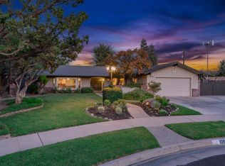 1069 W Mesa Ct, Fresno, CA 93711