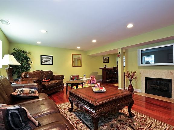 5th image of 3337 W Sunnyside Ave #1A