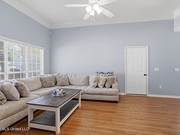 5th image of 233 Mallard Dr