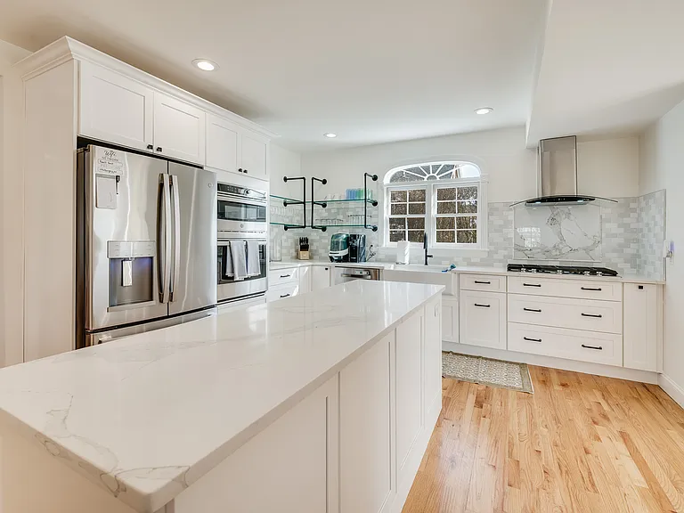 82 Powell Ave — Photo 5