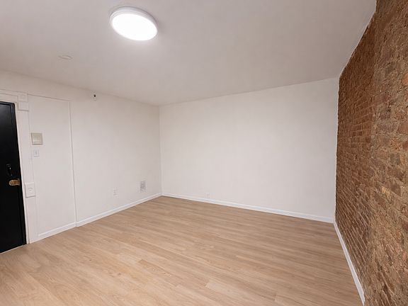 3rd image of 530 Jefferson Ave #1F