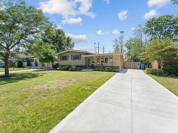 5th image of 4235 Mitchell Cres