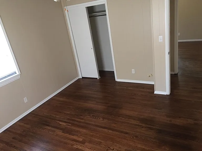 411 NE Myers Ave — Photo 9