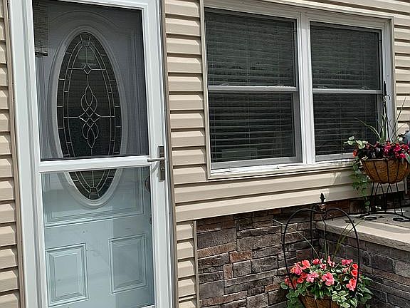 3rd image of 222 Sandalwood Dr