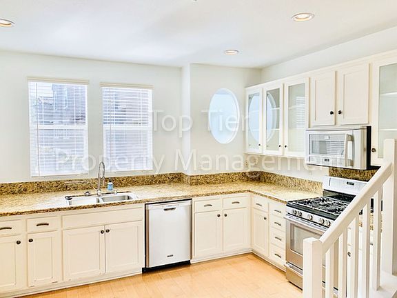 4th image of 1370 Dandelion Way