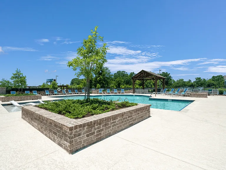 Silver Oaks Apartments — Photo 8