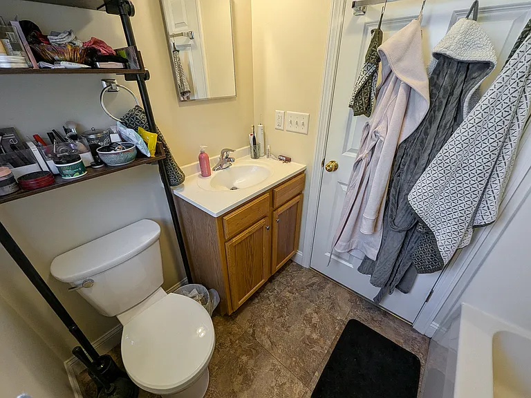 8 Kossuth St #202 — Photo 16