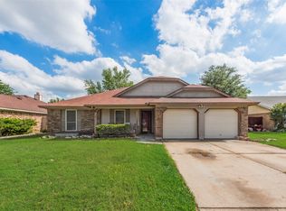 300 Valley Forge Ln, Arlington, TX