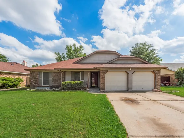 300 Valley Forge Ln, Arlington, TX 76002