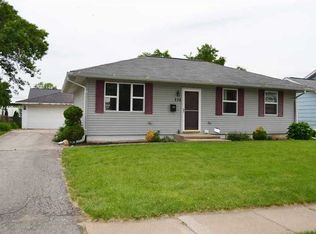 230 Atwood Dr SW, Cedar Rapids, IA 52404